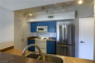 Photo #6: 2500837 Listing