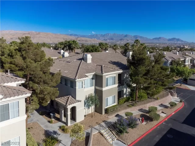 MLS: 2500839 Condo For Sale