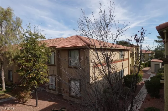 MLS: 2500855 Condo For Sale