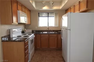 Photo #5: 2500855 Listing