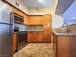 Photo #5: 2500887 Listing