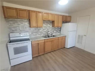 Photo #3: 2500894 Listing