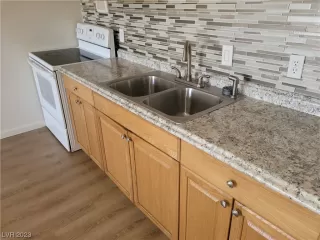 Photo #4: 2500894 Listing