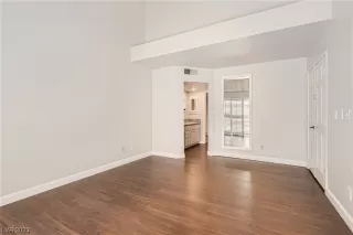 Photo #4: 2500910 Listing