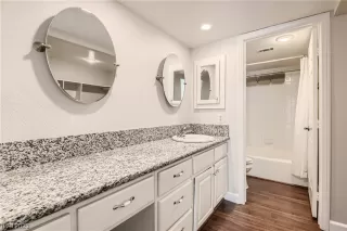 Photo #5: 2500910 Listing