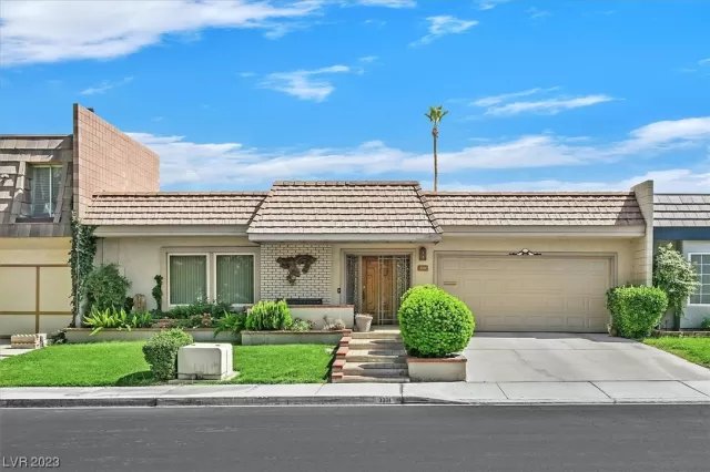 MLS: 2500924 Condo For Sale