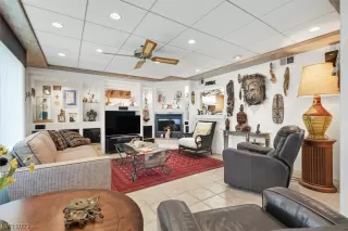 Photo #2: 2500924 Listing