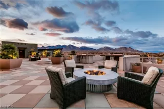 Photo #2: 2500925 Listing 