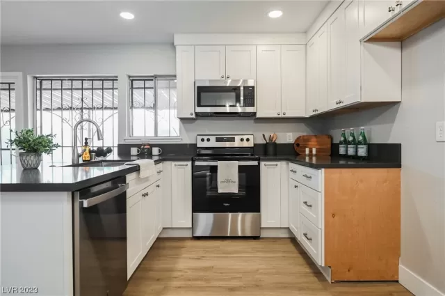 MLS: 2500926 Condo For Sale