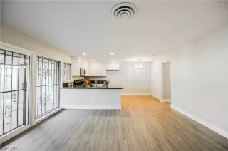 Photo #2: 2500926 Listing