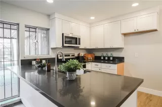 Photo #5: 2500926 Listing