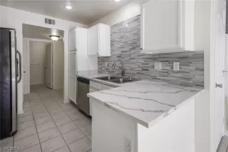 Photo #4: 2500930 Listing 