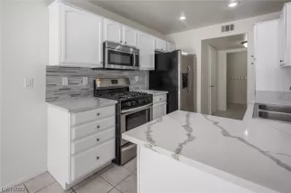 Photo #5: 2500930 Listing 