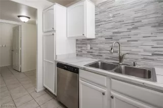 Photo #6: 2500930 Listing 