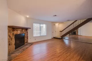 Photo #1: 2500931 Listing 