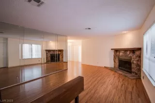 Photo #2: 2500931 Listing 