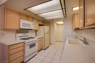 Photo #4: 2500931 Listing 