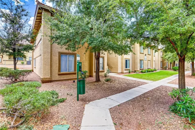 MLS: 2500935 Condo For Sale