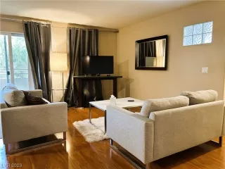 Photo #1: 2500949 Listing