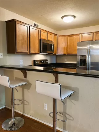 Photo #2: 2500949 Listing
