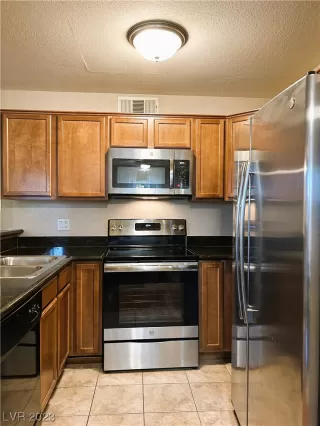 Photo #4: 2500949 Listing
