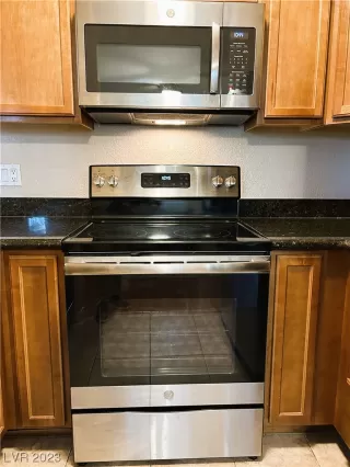 Photo #5: 2500949 Listing