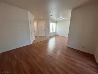 Photo #4: 2500955 Listing 