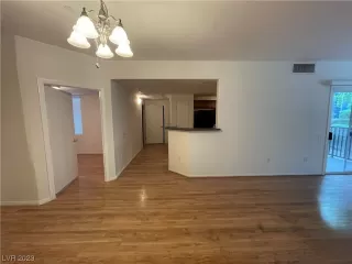 Photo #4: 2500965 Listing 