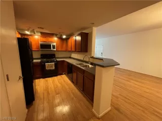 Photo #6: 2500965 Listing 