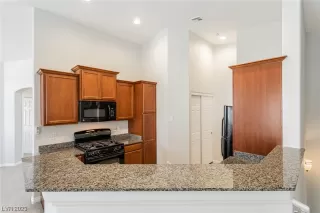 Photo #4: 2500980 Listing