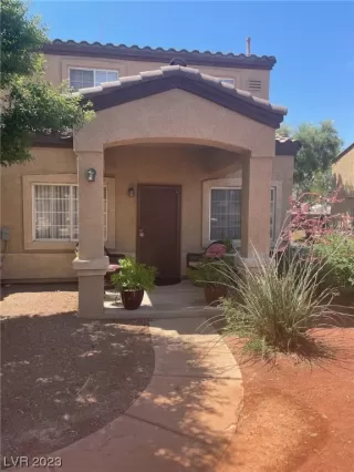 Photo #1: 2500988 Listing 