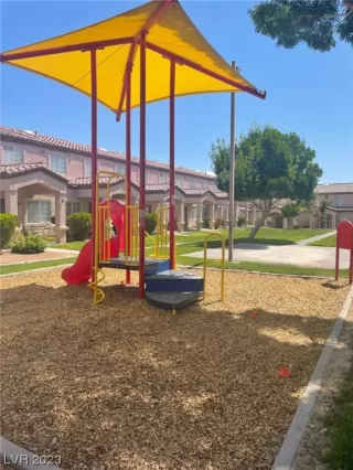 Photo #2: 2500988 Listing 