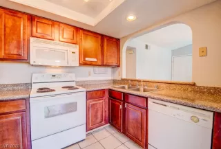 Photo #3: 2501051 Listing 