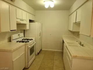 Photo #5: 2501084 Listing 