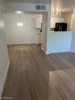 Photo #5: 2501120 Listing