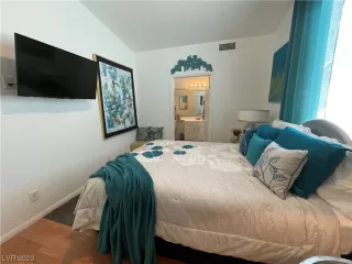 Photo #1: 2501149 Listing 