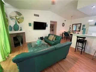 Photo #4: 2501149 Listing 