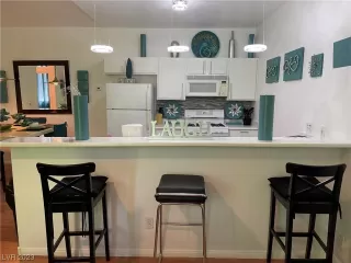 Photo #5: 2501149 Listing 