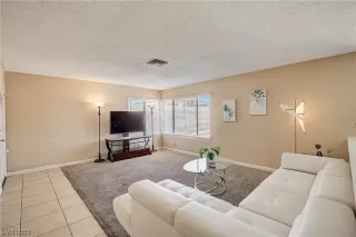 Photo #3: 2501152 Listing