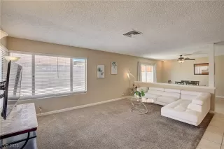 Photo #4: 2501152 Listing