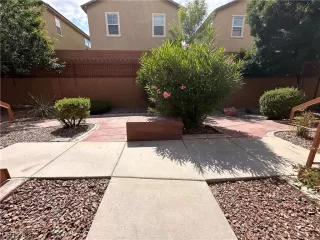 Photo #2: 2501208 Listing 