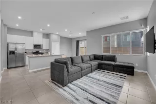 Photo #2: 2501212 Listing 