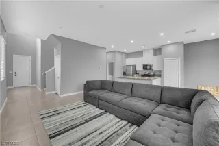 Photo #3: 2501212 Listing 