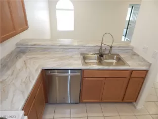 Photo #2: 2501246 Listing 