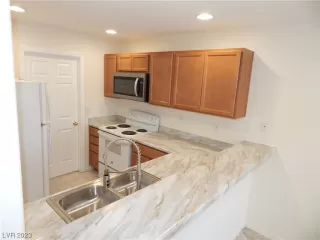 Photo #4: 2501246 Listing 