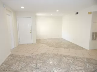 Photo #6: 2501246 Listing 