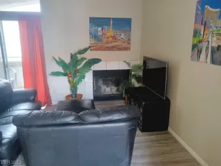 Photo #4: 2501305 Listing