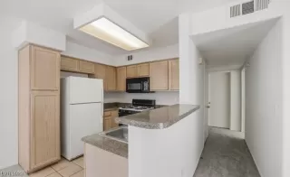 Photo #4: 2501320 Listing 