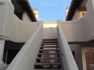 Photo #1: 2501333 Listing 