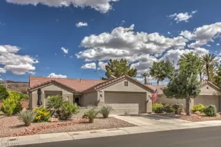 Photo #2: 2501349 Listing